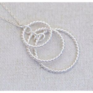 18 inch, Vintage Silver Tone Multiple Twist Rings Elegant Necklace - N1